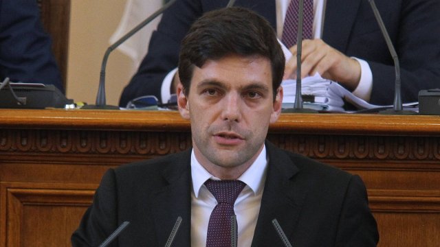 Отстраненият предсрочно председател на Народното събрание Никола Минчев отново ще