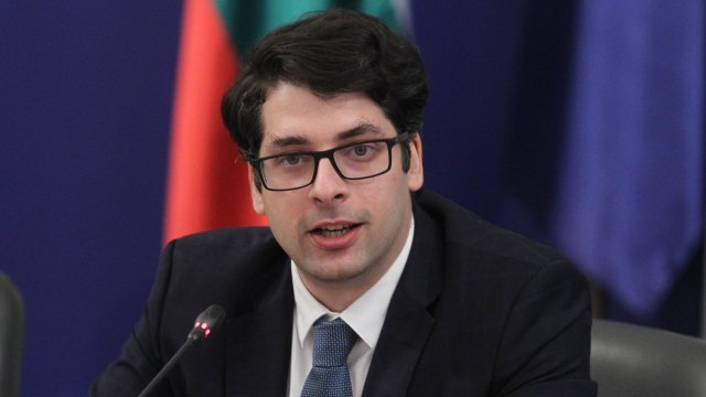 Служебният кабинет има ограничени правомощия и кратки управленски срокове и