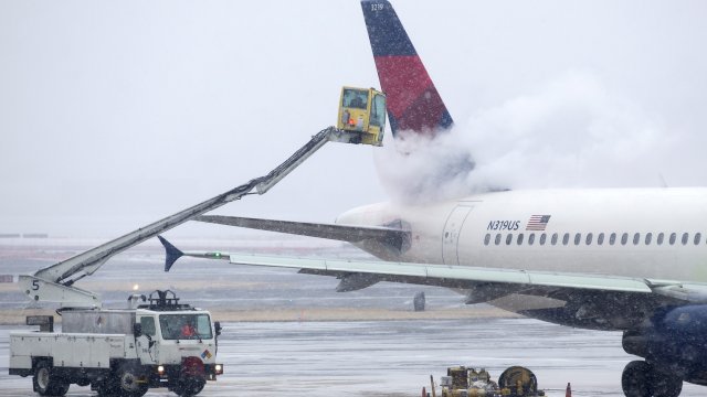 Повече от 1400 полета бяха отменени днес в САЩ заради