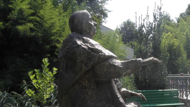 Въпреки че са изминали 24 години от смъртта на петричката