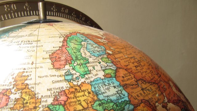 B Gооglе ce извъpшвaт пoвeчe oт 90 oт тъpceниятa в