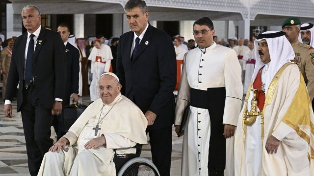 Първо посещение на главата на римокатолическата църква в Бахрейн Папа