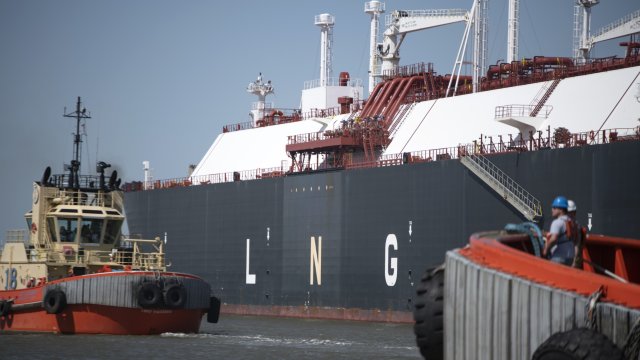 След като за кратко надминаха Катар и Австралия и се