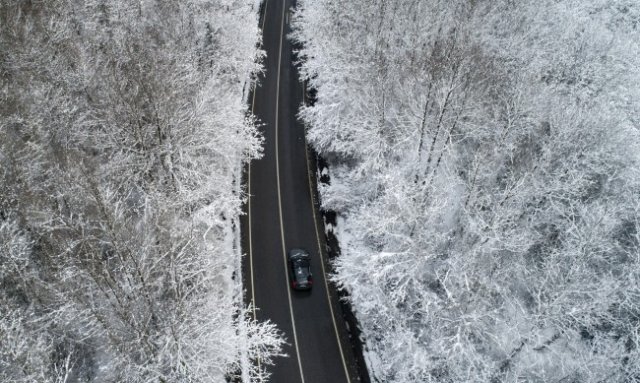 Най малко трима души загинаха при тежка автобусна катастрофа тази сутрин