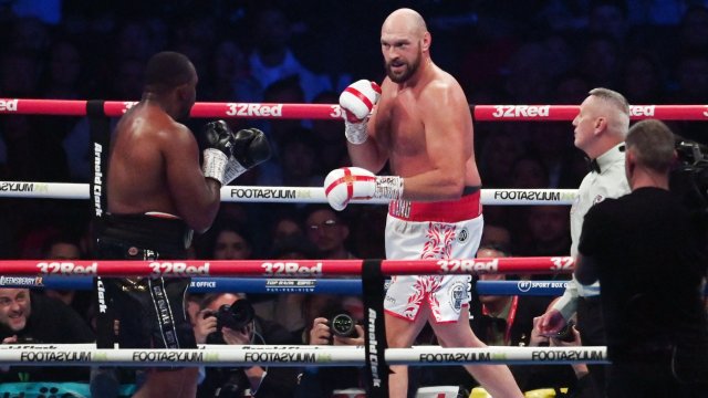 Световният шампион в тежка категория Тайсън Фюри за пореден път