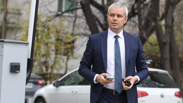 Лидерът на партия "Възраждане" Костадин Костадинов има забрана за влизане
