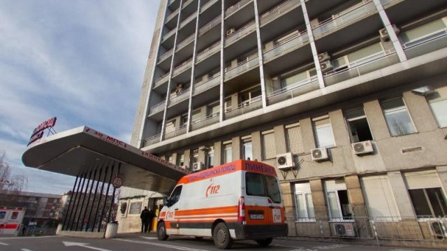 Чрез целогеномно секвениране са били анализирани 785 клинични проби със