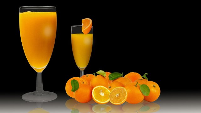 Прясно изцеденият портокалов сок е известен с полезните си качества