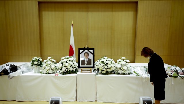 Япония каза днес че ще отпусне допълнителни 1 4 милиарда йени