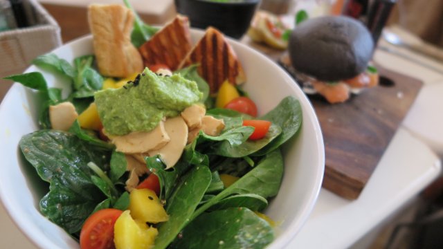 Великденските празници както коледните и Гергьовден преминават в срещи с