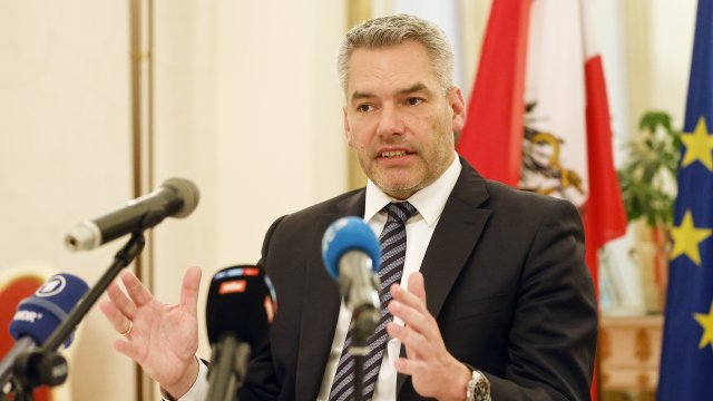 Австрия е замразила авоари на руски олигарси на обща стойност