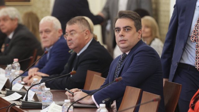 На извънредното заседание на бюджетната комисия беше прието държавният дълг