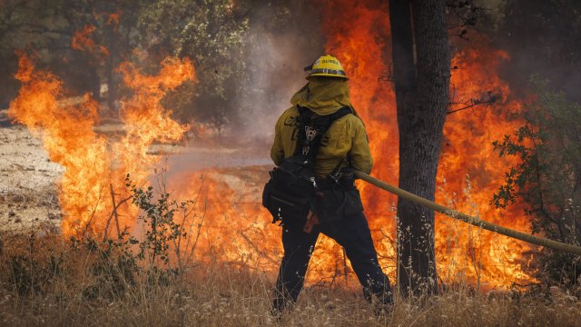 Огромният пожар в централната част на американския щат Калифорния се