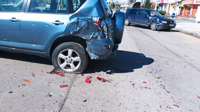 Отново катастрофа в София Три коли са смачкани при инцидент