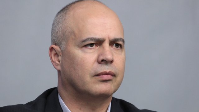 Във връзка със зачестилите случаи на запалени локомотиви председателят на