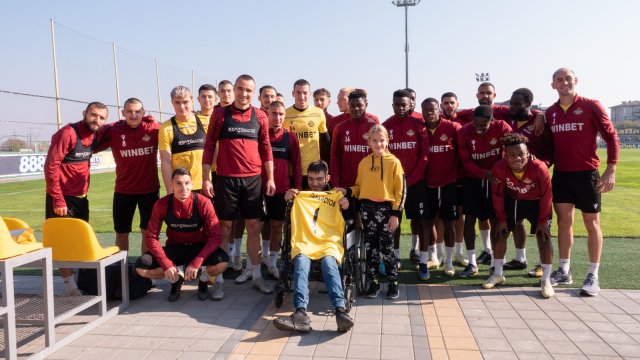 Футболистите на Ботев Пловдив и старши треньорът на канарчетата Желко