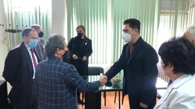 Министърът на външните работи Теодора Генчовска посети Клиниката по онкология