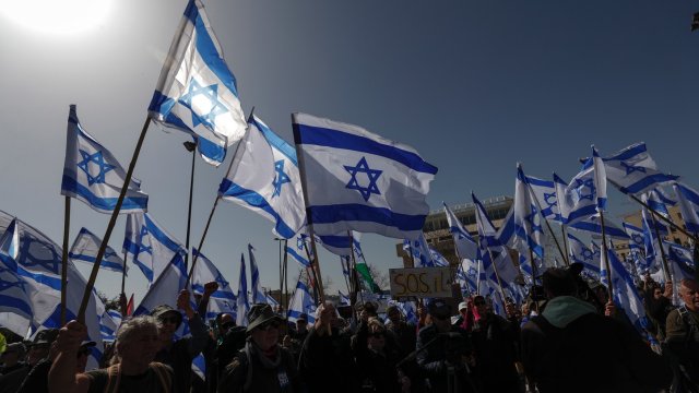 Израел нанесе въздушни удари по Газа в отговор на ракета