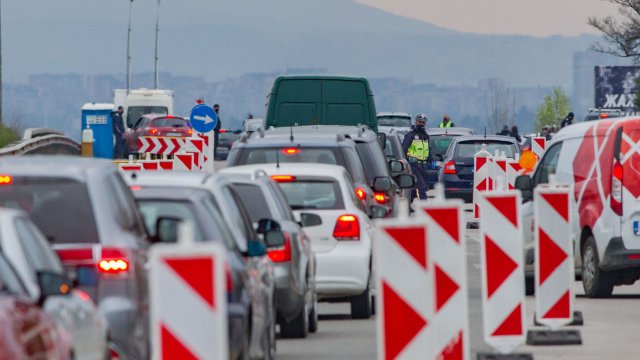Около 15 часа днес пускат движението към Пловдив в тунела Траянови