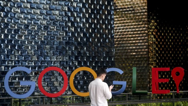 Google ще спре да дава бързи отговори на глупави въпроси