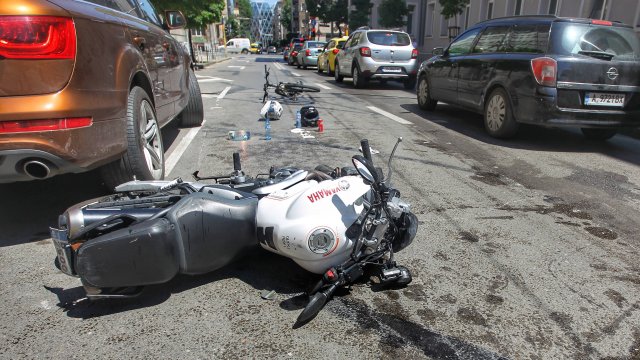 Велосипедист е с тежка черепно мозъчна травма след сблъсък с мотор