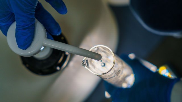 Учени създадоха биоразградими батерии които след употреба могат безопасно да