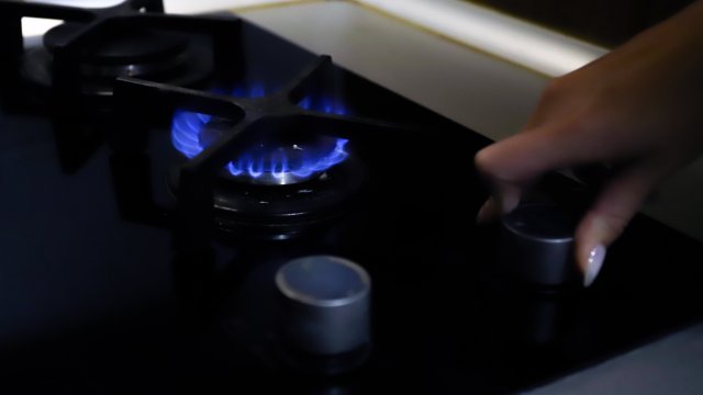 Газът в Европа поевтиня в началото на новата година до