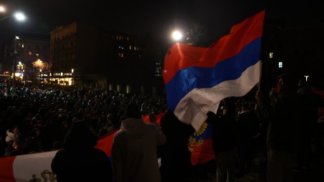 Брюксел и Вашингтон слушат сърбите само когато са на барикадите