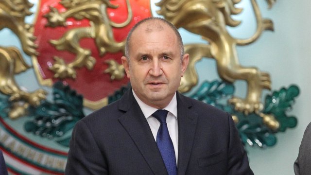 На 4 октомври президентът свиква партиите и службите.
