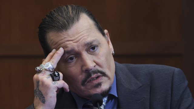 Кортни Лав твърди че Джони Деп е спасил живота ѝ след