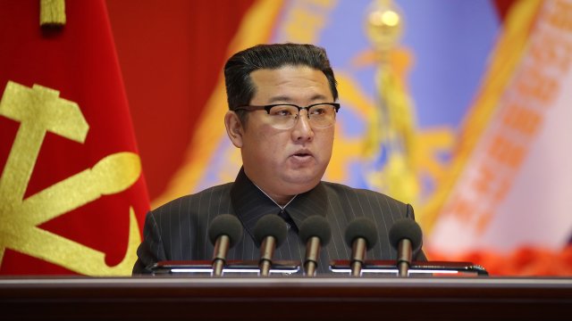Севернокорейският лидер откри ключова среща на управляващата партия. Ким Чен