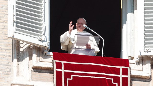 Украинците заслужават мир заяви папа Франциск в специална молитва тъй