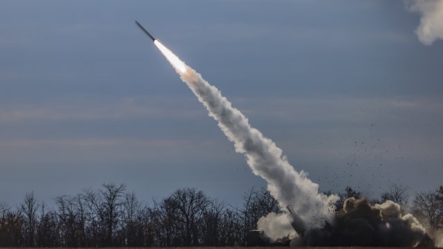Украинска ракета от зенитно-ракетен комплекс С-300 падна на територията на