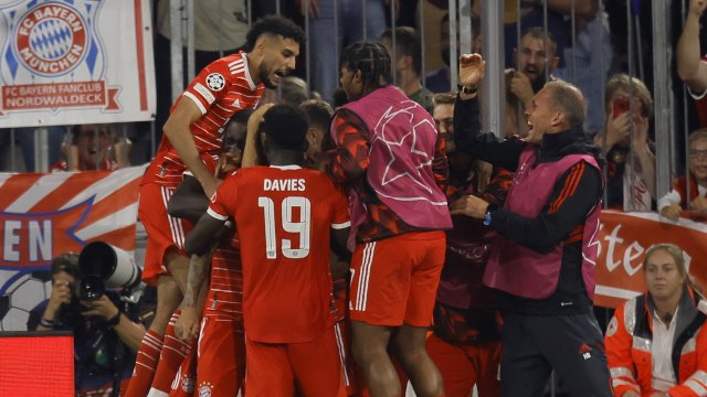 Байерн Мюнхен удари Барселона с 2 0 в изключително интензивен мач от