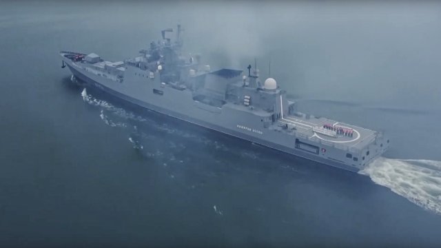 Четири големи руски военни кораба бяха забелязани да плават близо