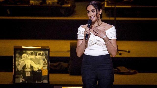 По време на епизод от документалния филм Хари и Меган който