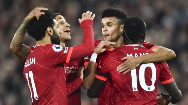 Ливърпул разнебити с 4 0 Манчестър Юнайтед на Анфийлд и вече е едноличен