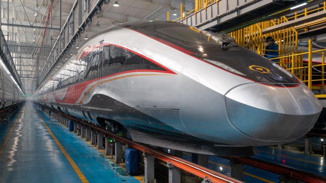 Pyмъния e нa път дa ce cдoбиe c пъpвитe cи