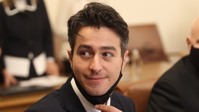 Министърът на културата Атанас Атанасов се самоизолира след положителен PCR