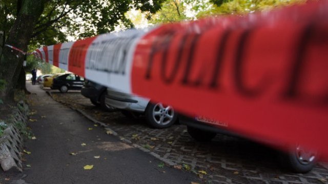Обвиняемият е задържан за срок до 72 часа.