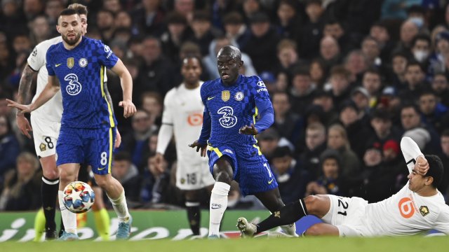 Челси победи с 2 0 Лил в 1 8 финал от Шампионската лига