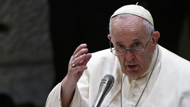 Папа Франциск призова хората да харчат по малко за коледни подаръци