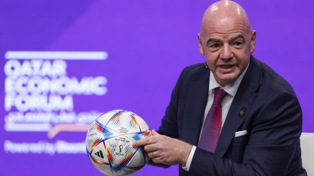 Президентът на ФИФА Джани Инфантино призова Русия и Украйна да