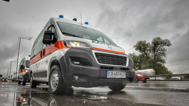 На мястото на инцидента е пристигнала линейка но спешните медици
