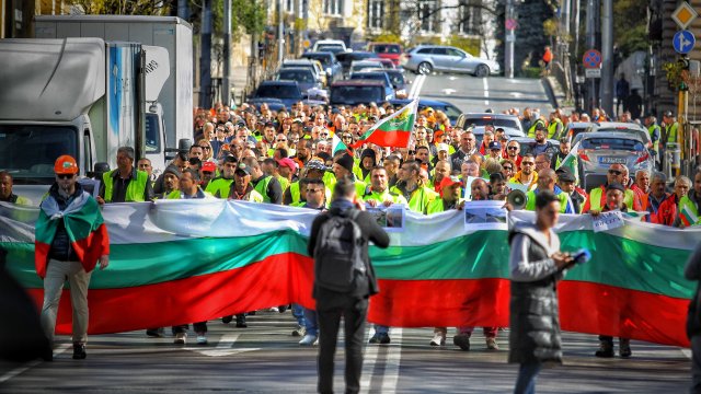 В сряда и в четвъртък работниците от Автомагистрали Черно