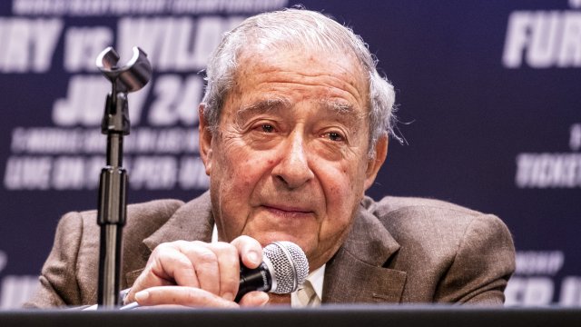 Промоутърът Боб Аръм обяви че следващата битка на световния шампион