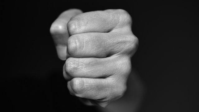 46 годишен мъж е арестуван заради домашно насилие над 10 годишно момиченце