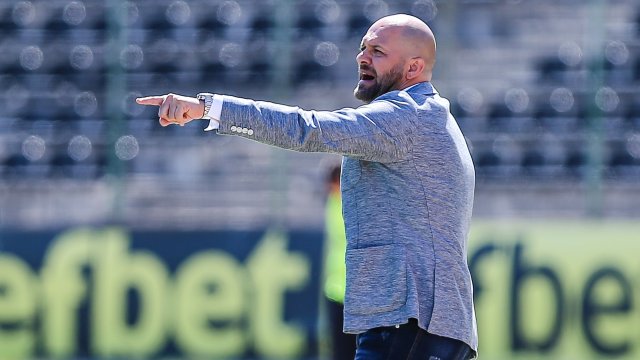 Старши треньорът на Септември София Славко Матич е получил примамлива