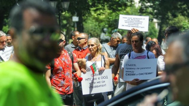 За четвърти пореден ден превозвачите се събраха под прозорците на