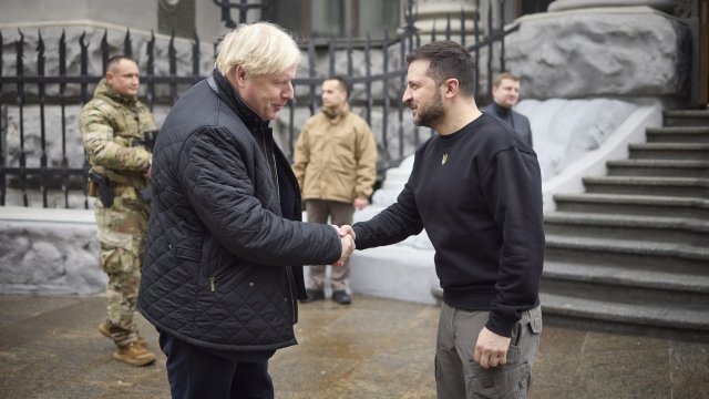 Бившият британки премиер Борис Джонсън посети изненадващо Украйна   За